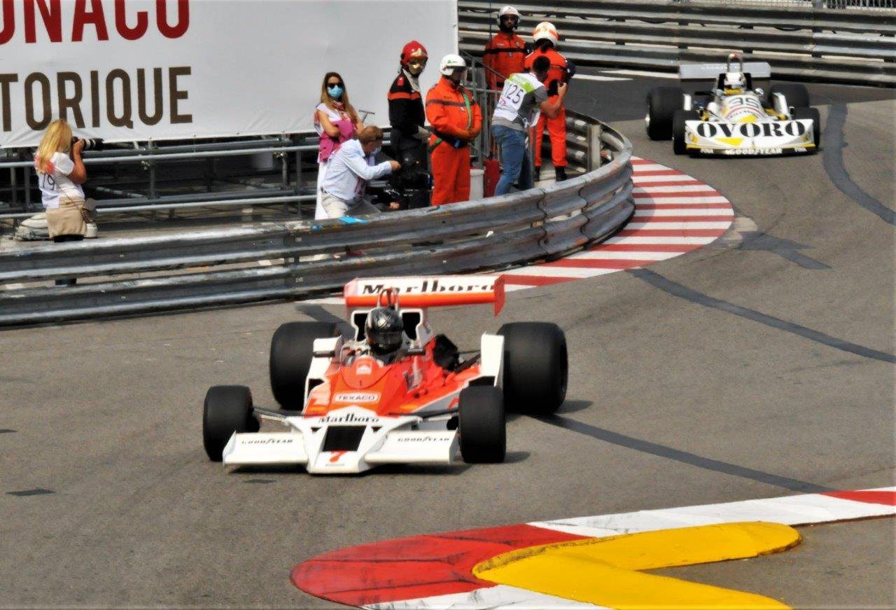 McLaren M26